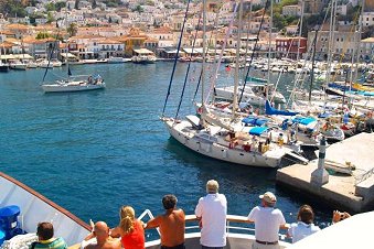 Cruise-ship in Hydra - One-day cruise to 3 Greek islands